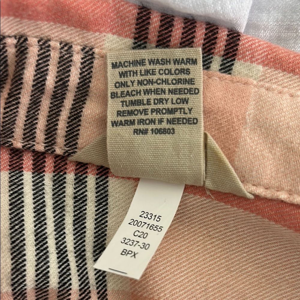 Duluth Trading Co.
Women’s Peach/salmon Plaid Shirt - Picture 7 of 7